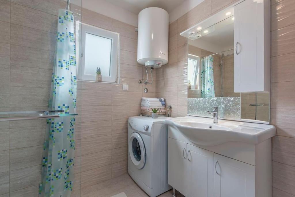 Villa Anemona 파자나 외부 사진